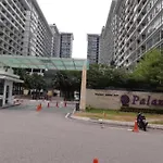 Muji Studio Lake View High Floor Palazio Mount Austin By Gdragon Homestay